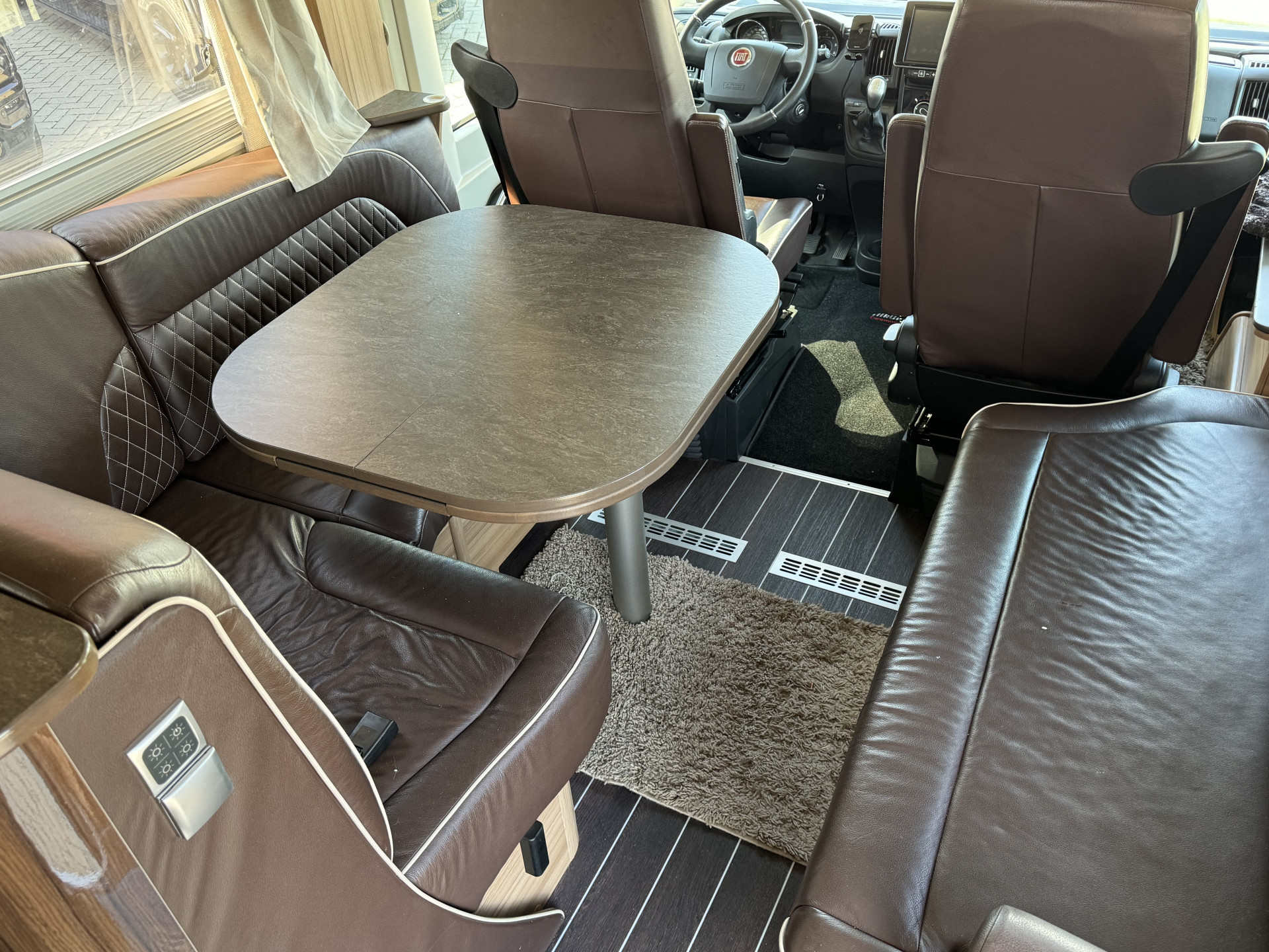 Hoofdafbeelding Knaus R03