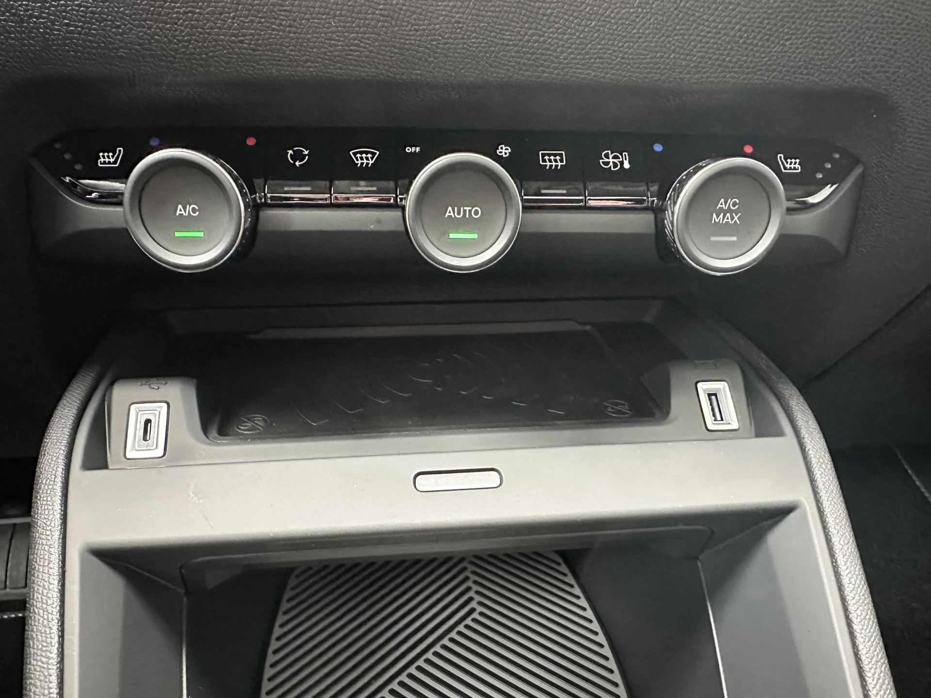 Hoofdafbeelding Citroën ë-C4 X