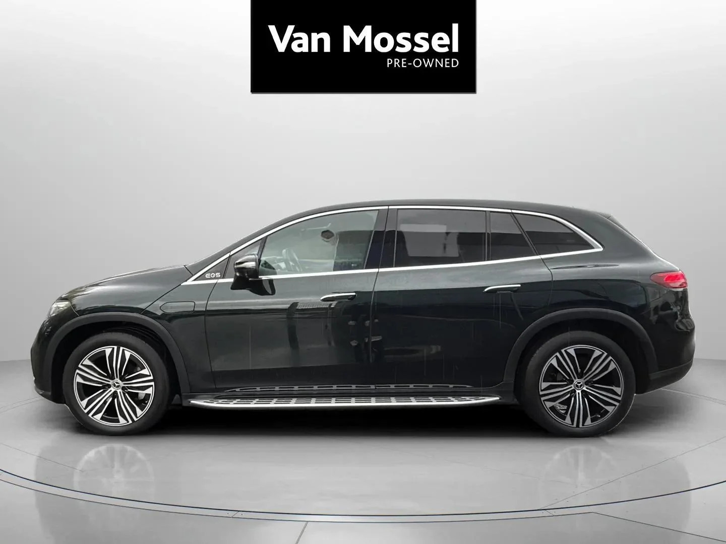 Mercedes-Benz-EQS-image-7