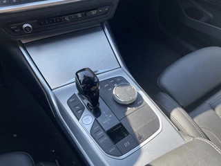 BMW 3 Serie BMW 3 Serie Touring 320e Business Edition Plus | Leder | Stoelverw. | PDC - afbeelding nr 19