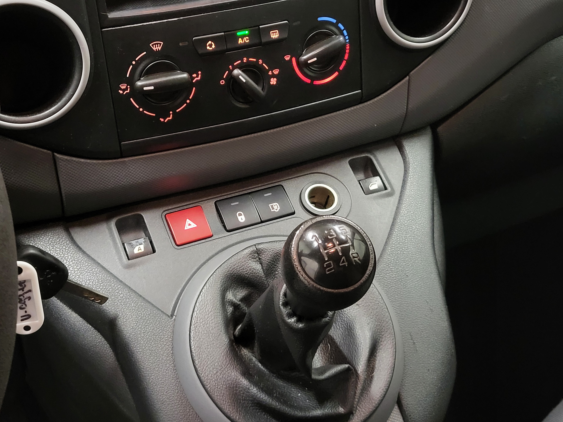 Hoofdafbeelding Peugeot Partner