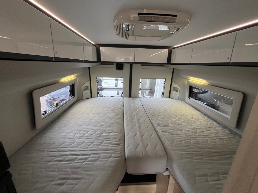 Hoofdafbeelding Adria Twin 640 Slb Plus Enkele Bedden 2x Airco