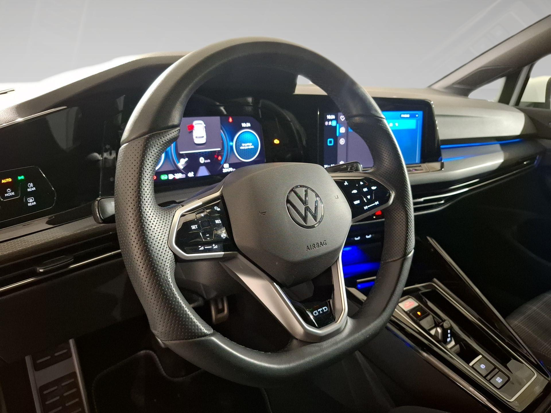 Volkswagen-Golf-image-7