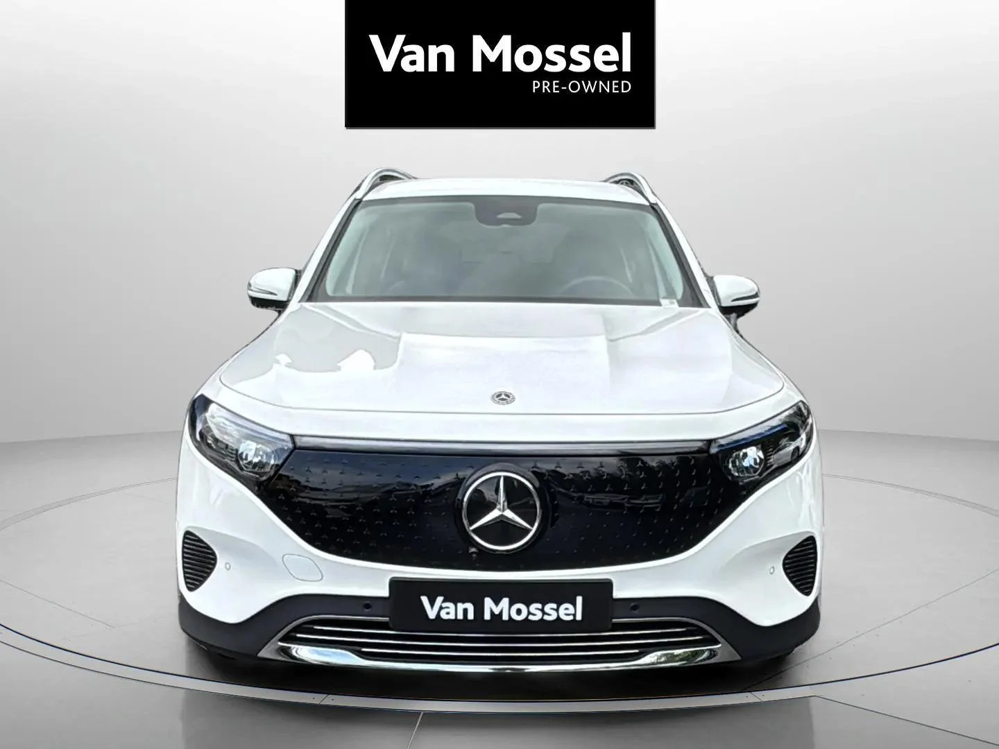 Mercedes-Benz-EQB-image-1