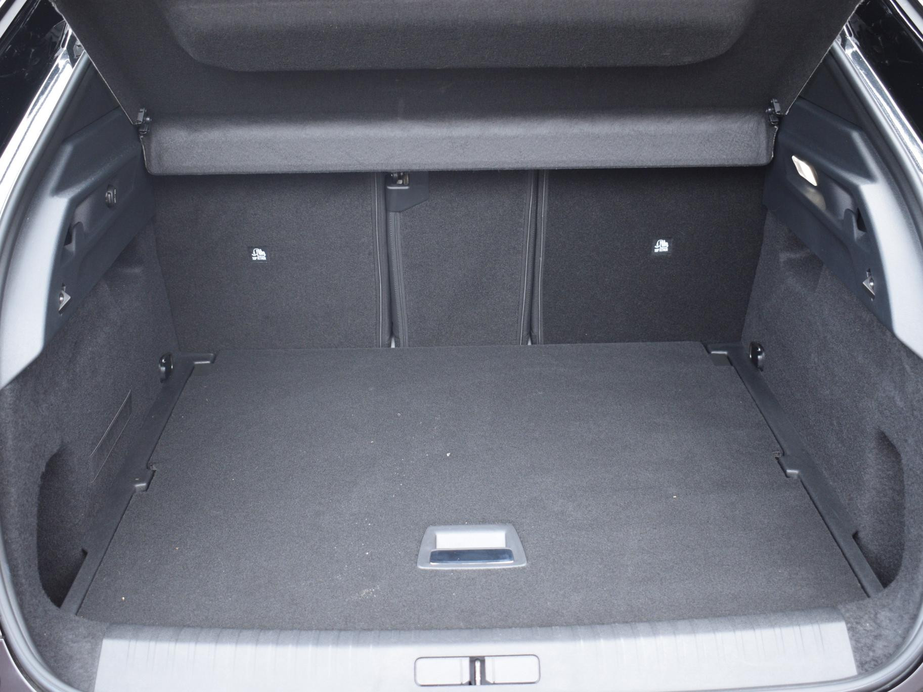 Hoofdafbeelding Peugeot e-3008