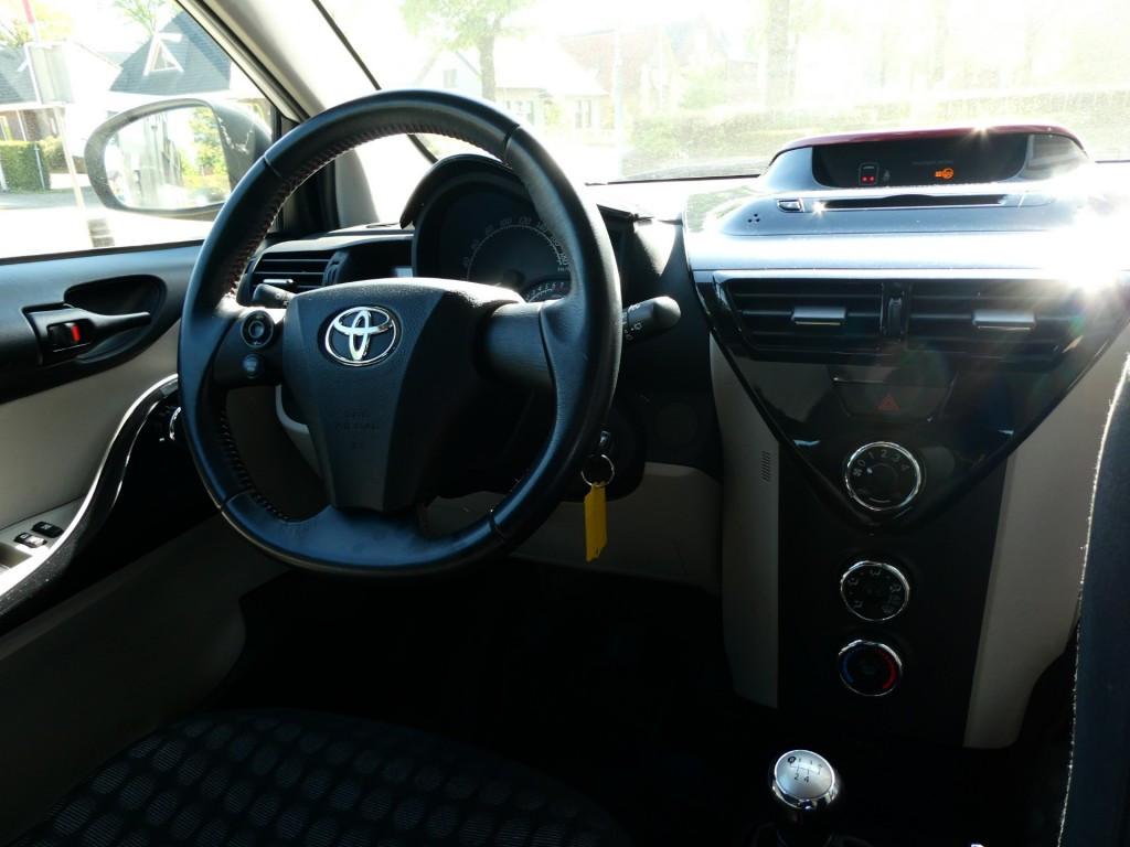 Hoofdafbeelding Toyota iQ