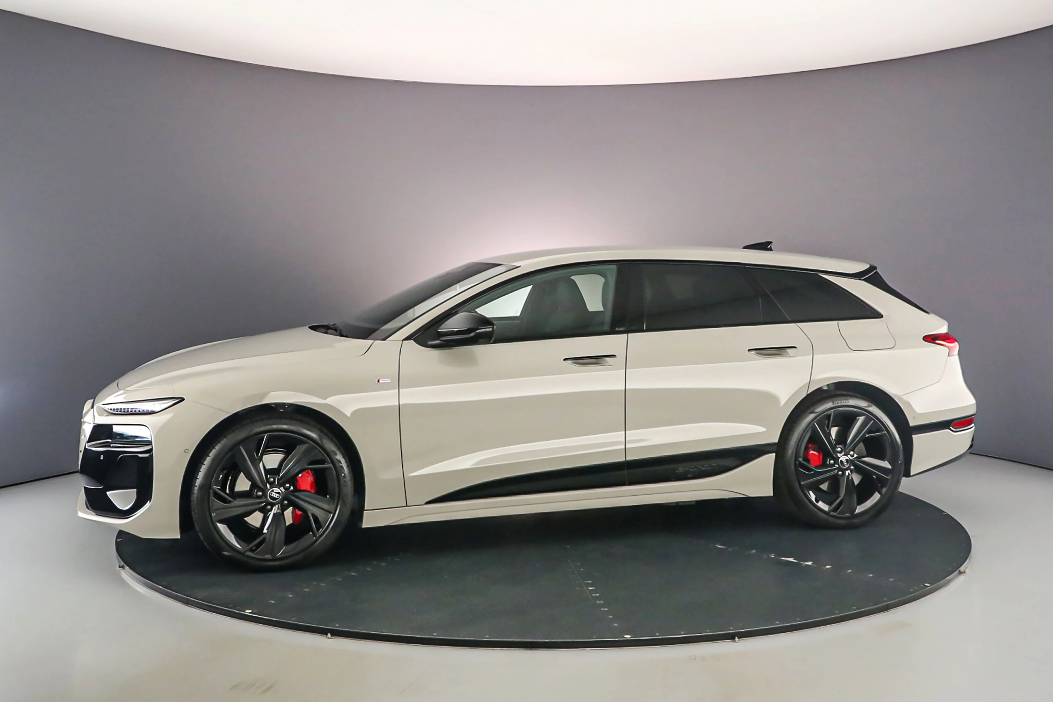 Hoofdafbeelding Audi A6 Avant e-tron