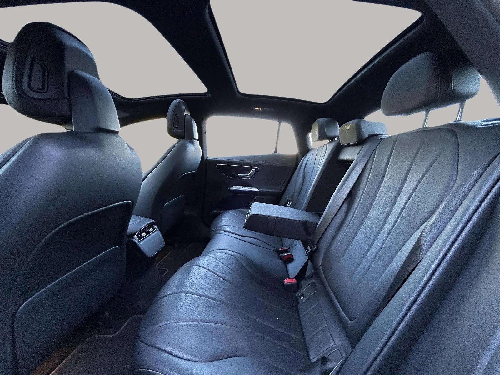 Mercedes-Benz-EQE-image-21