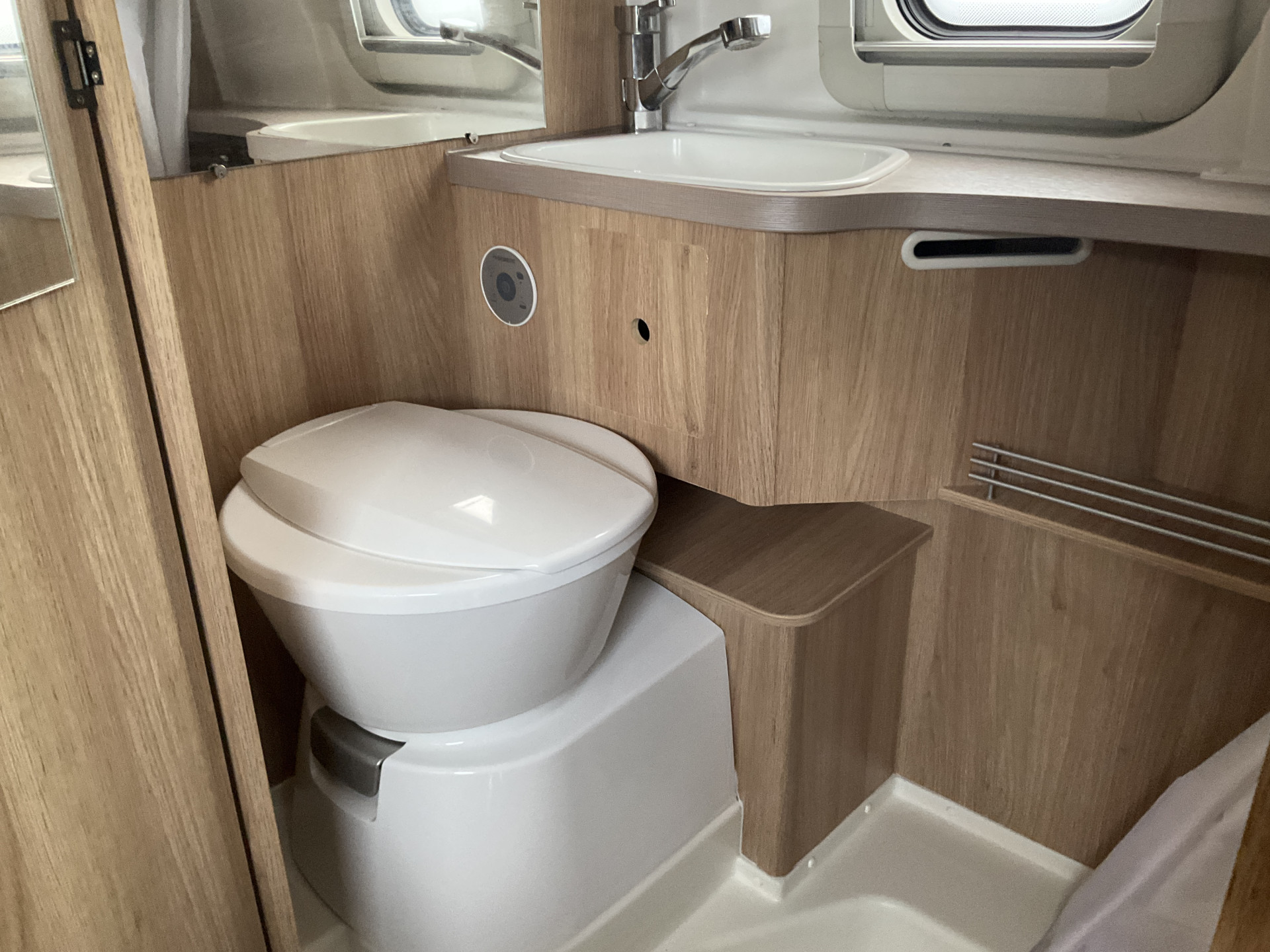 Hoofdafbeelding Knaus R07