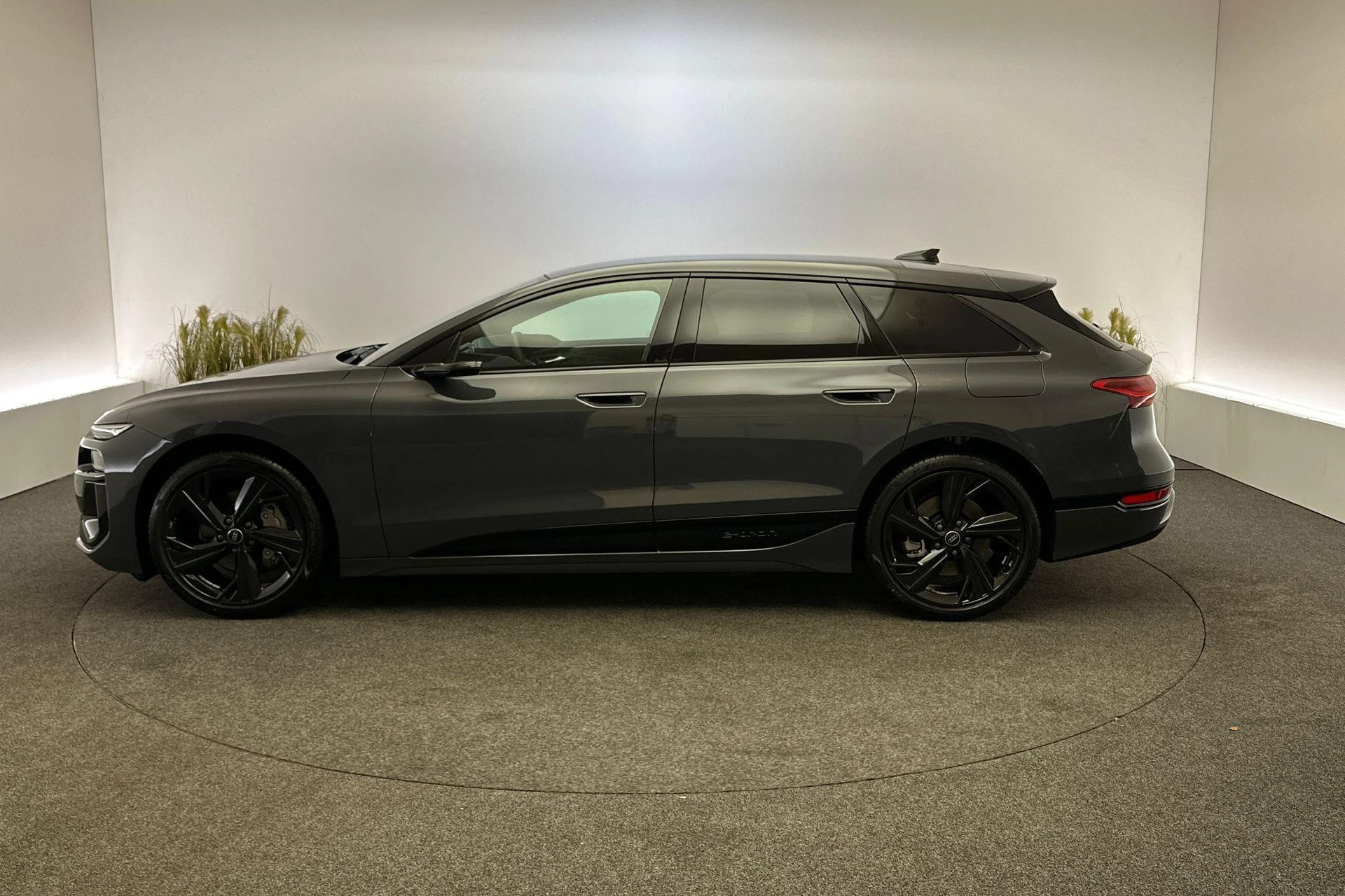 Hoofdafbeelding Audi A6 Avant e-tron