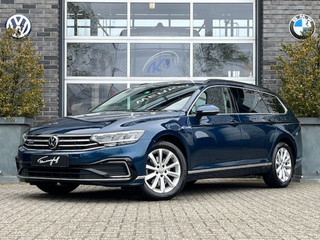 Hoofdafbeelding Volkswagen Passat Volkswagen Passat Variant 1.4 TSI GTE VIRTU - HEAD-UP - MASSAGE - AD. CRUISE - CAMERA