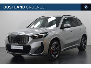 BMW iX1 eDrive20 M Sport / Panoramadak / Trekhaak / M Sportstoelen / Adaptieve LED / M Adaptief onderstel / Parking Assistant Plus / Head-Up / Comfort Access