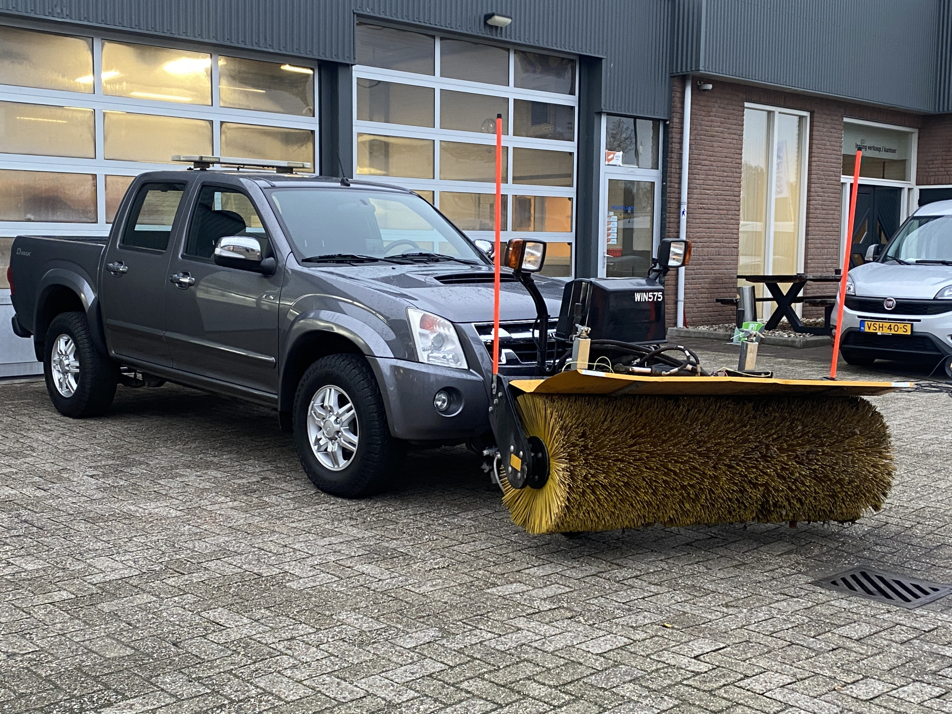 Hoofdafbeelding NIDO Rolbezem Sneeuwbezem