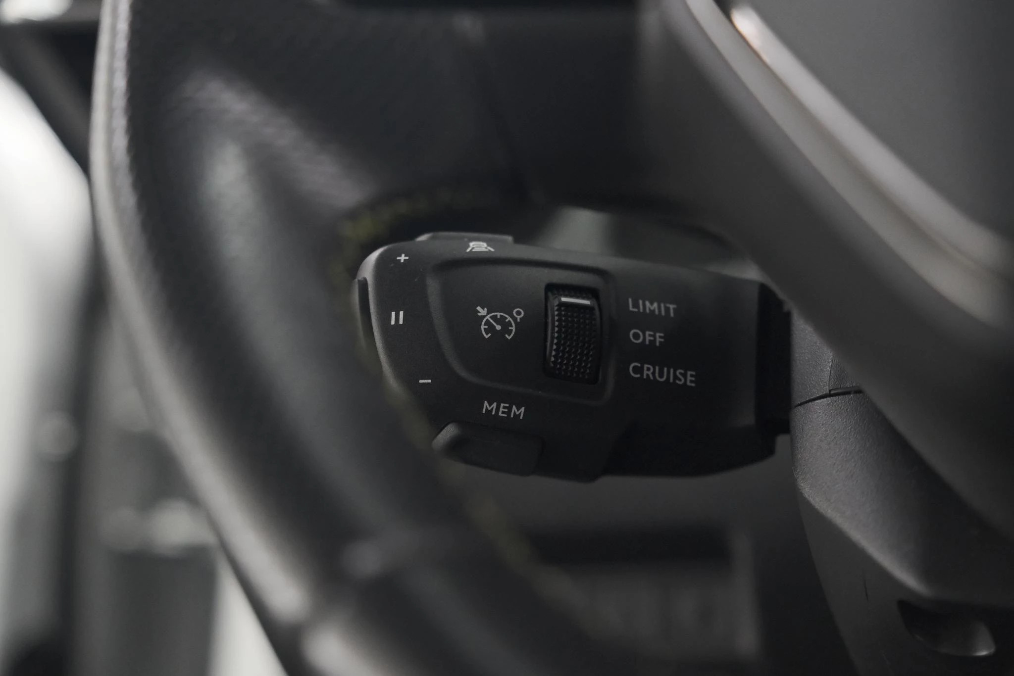 Hoofdafbeelding Peugeot e-2008