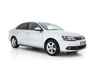 Hoofdafbeelding Volkswagen Jetta Volkswagen Jetta 1.4 TSI Hybrid Highline Aut. *XENON | NAVI | COMFORT-SEATS | ECC | PRIVACY-GLASS | PDC | SHIFT-PADDLES | CRUISE | 18''ALU*