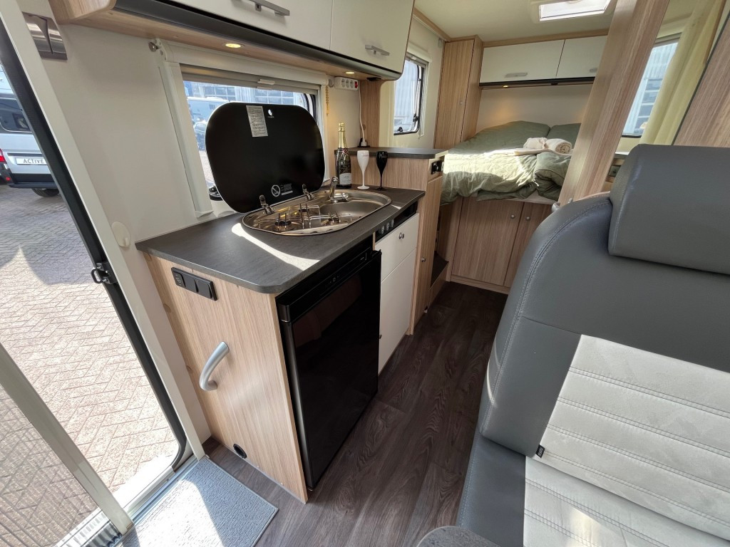 Hoofdafbeelding Sunlight V69 Adventure Ed. Queensbed Zonnepaneel