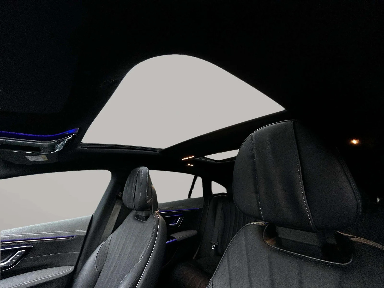 Mercedes-Benz-EQS-image-11