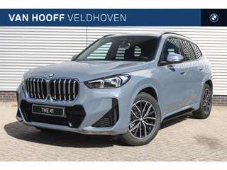 BMW X1 sDrive20i High Executive M Sport Automaat / Panoramadak / Trekhaak / Sportstoelen / Adaptieve LED / Parking Assistant Plus / M Adaptief onderstel / Head-Up / Stuurverwarming