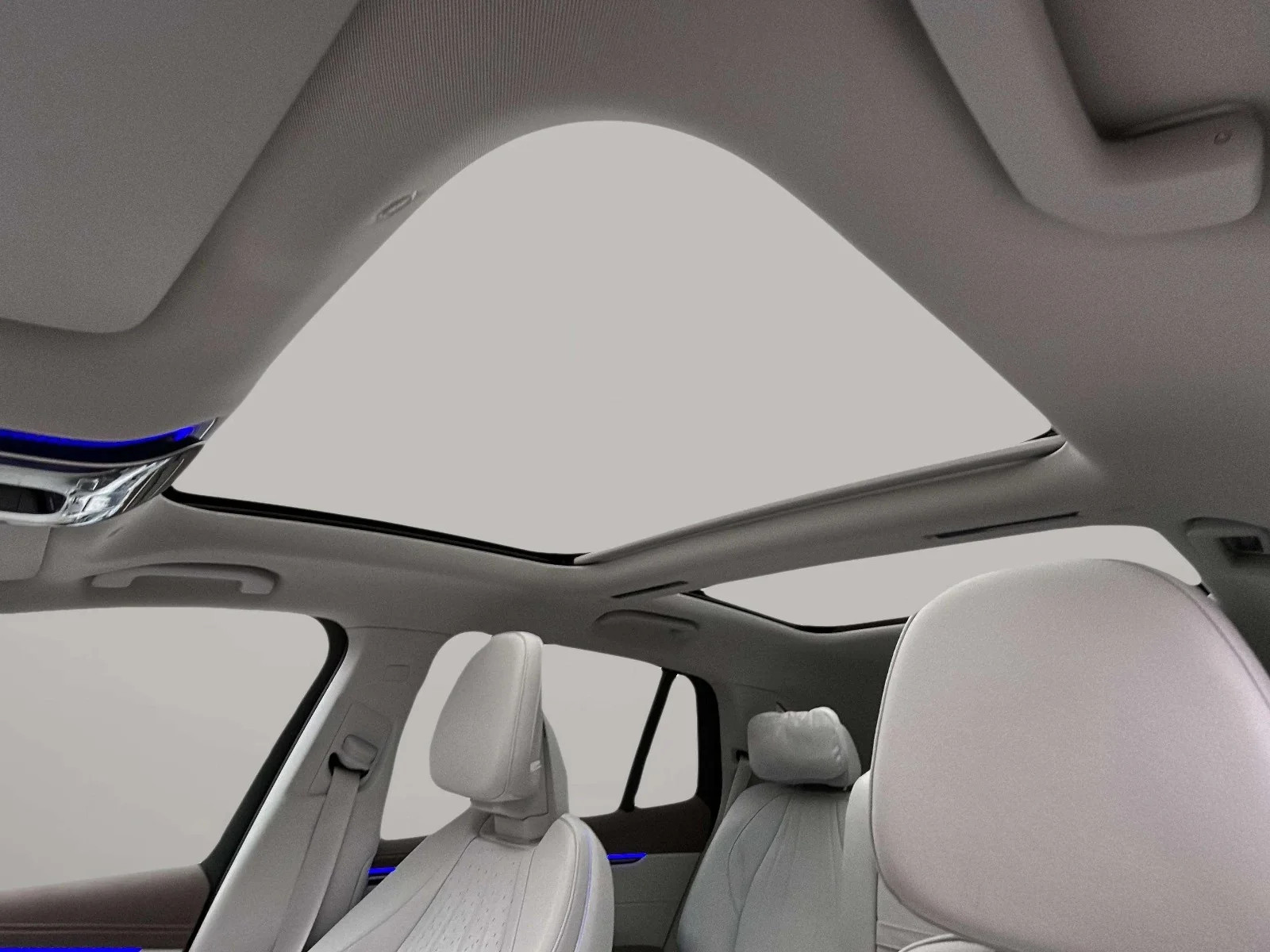 Mercedes-Benz-EQS-image-11