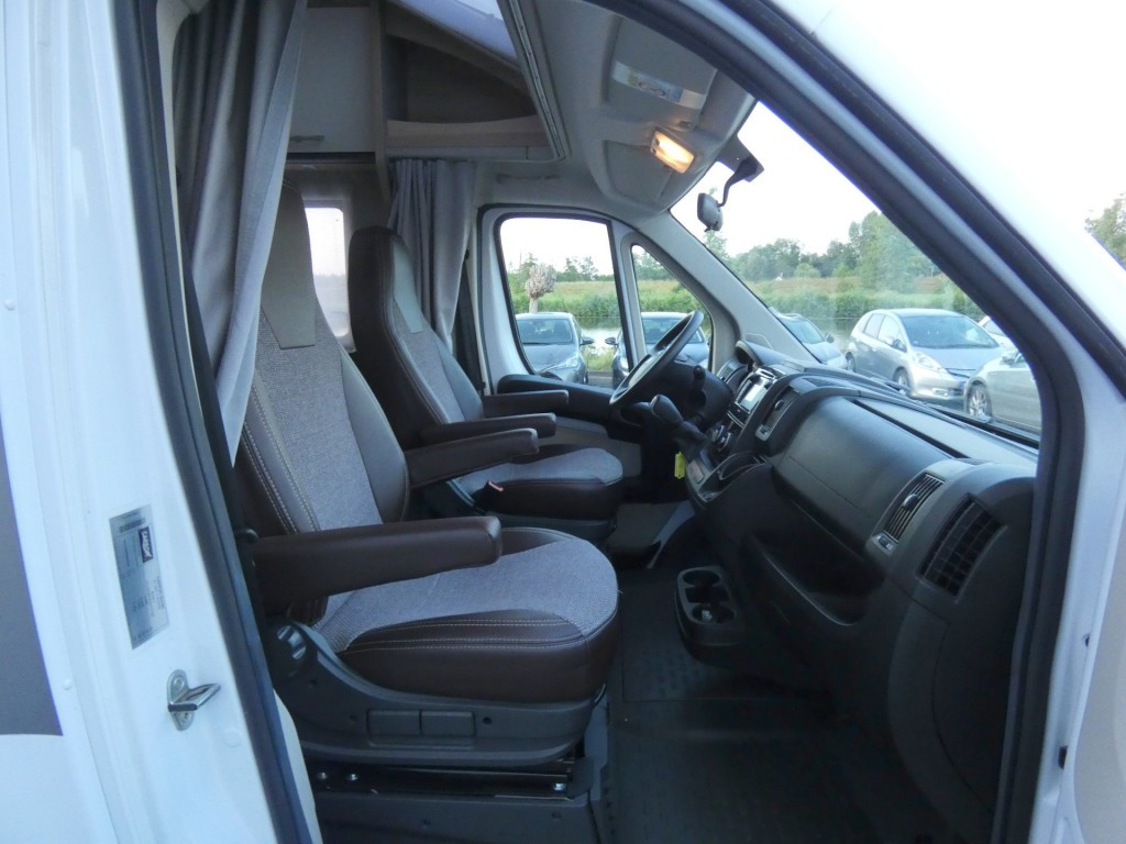 Hoofdafbeelding Sunlight T68 Automaat,navi,camera,lengtebedden