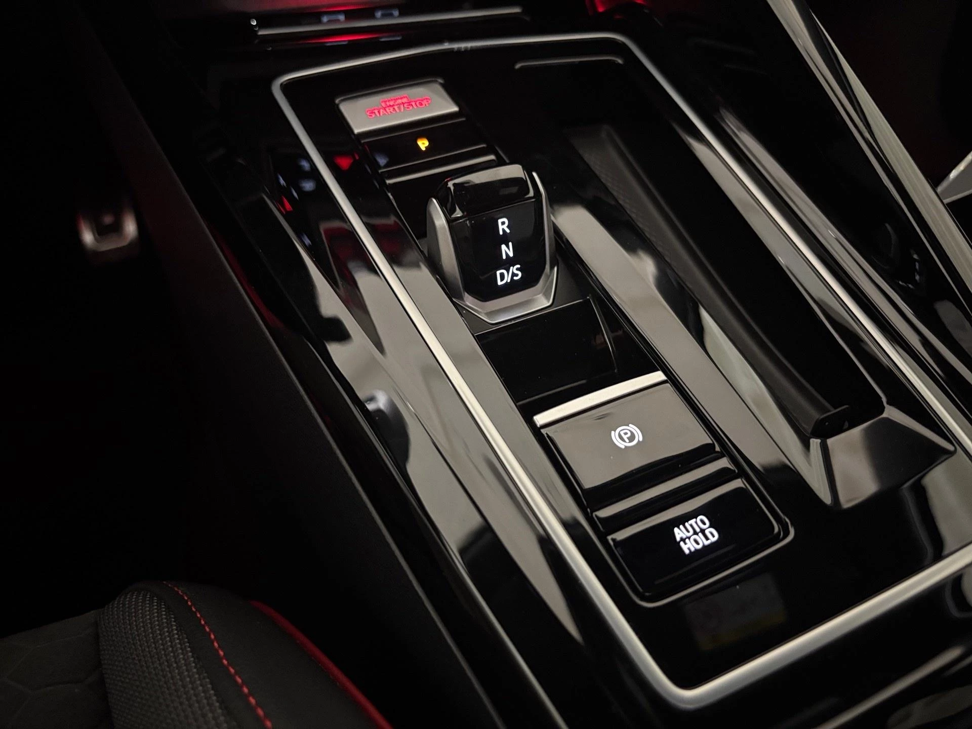 Volkswagen-Golf-image-9