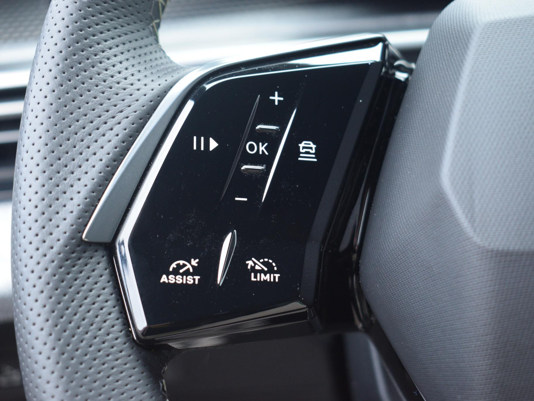 Hoofdafbeelding Peugeot e-3008