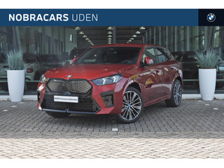 BMW iX2 eDrive20 M Sport / Sportstoelen / Adaptieve LED / Adaptief M Onderstel / Parking Assistant / Comfort Access