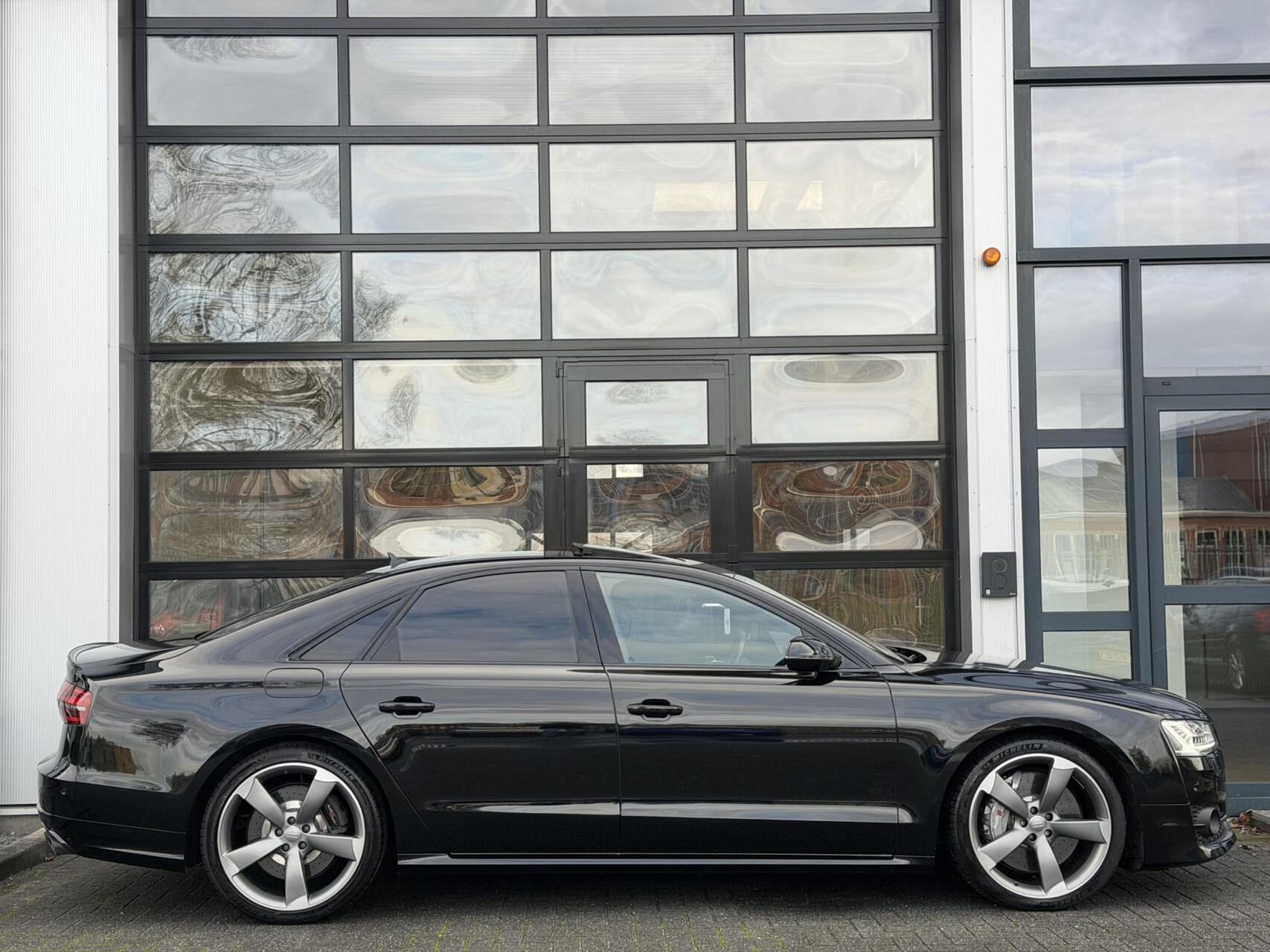 Hoofdafbeelding Audi S8