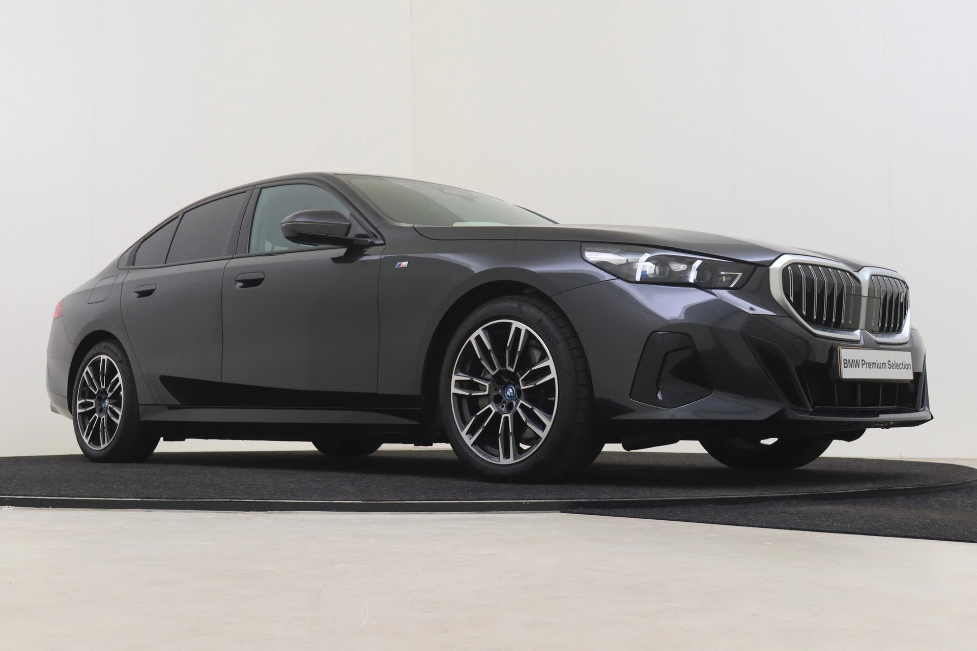 Hoofdafbeelding BMW i5