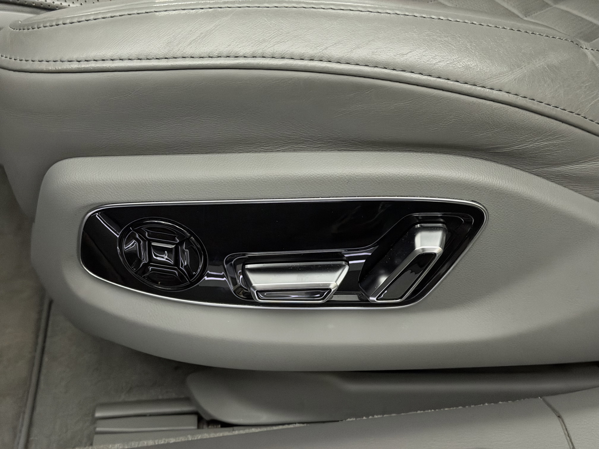 Hoofdafbeelding Audi A8