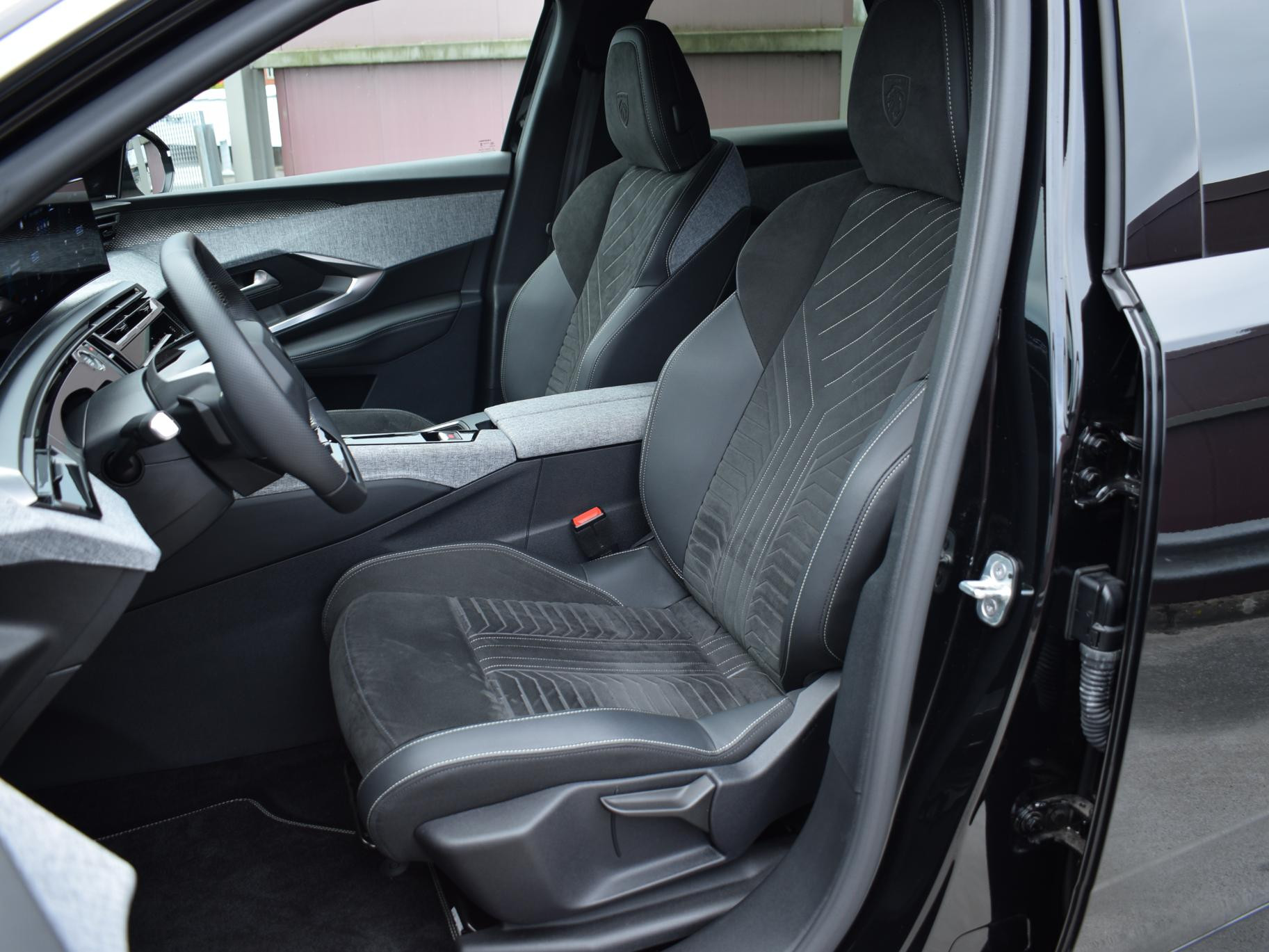 Hoofdafbeelding Peugeot e-3008