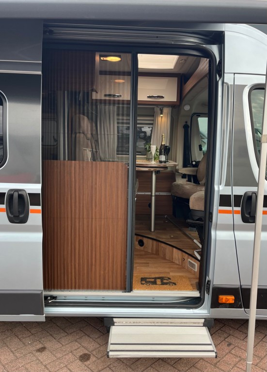 Hoofdafbeelding Pössl Globecar 640 Enkele Bedden Zopnnepaneel