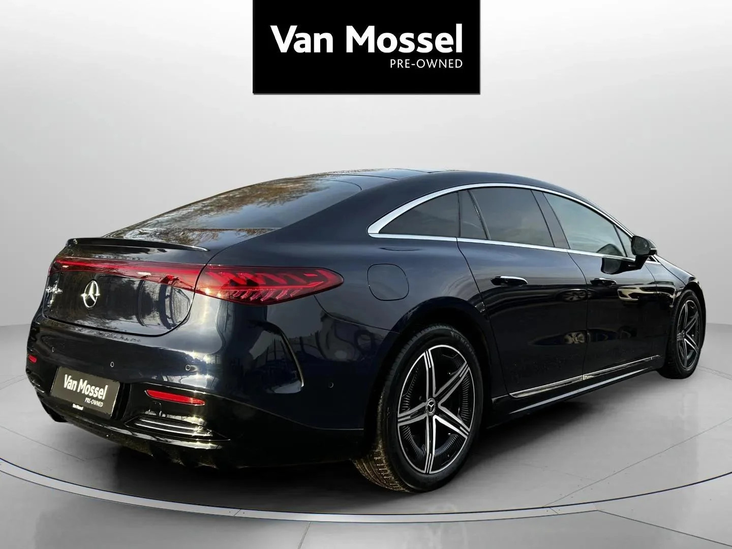 Mercedes-Benz-EQS-image-4