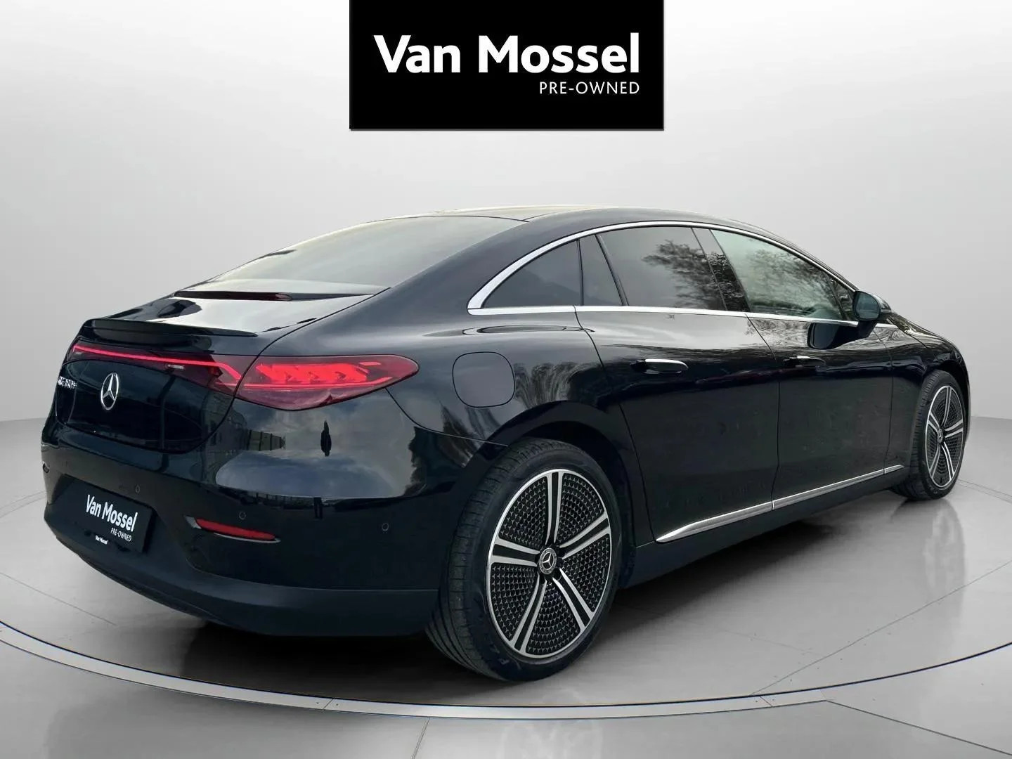 Mercedes-Benz-EQE-image-4