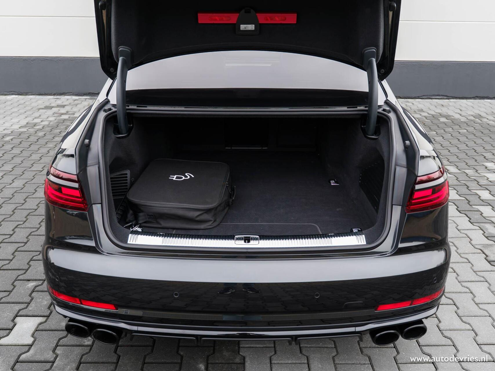 Hoofdafbeelding Audi A8