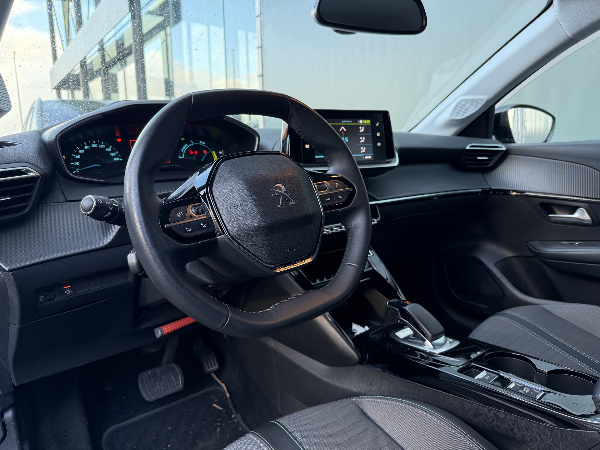 Hoofdafbeelding Peugeot e-208