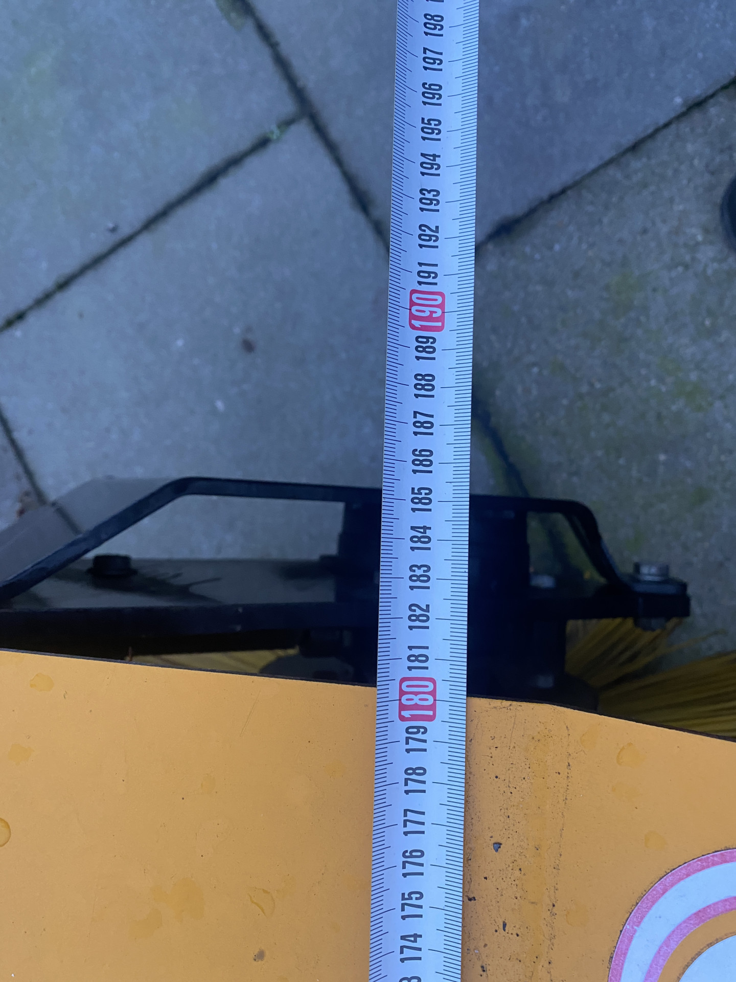 Hoofdafbeelding NIDO Rolbezem Sneeuwbezem