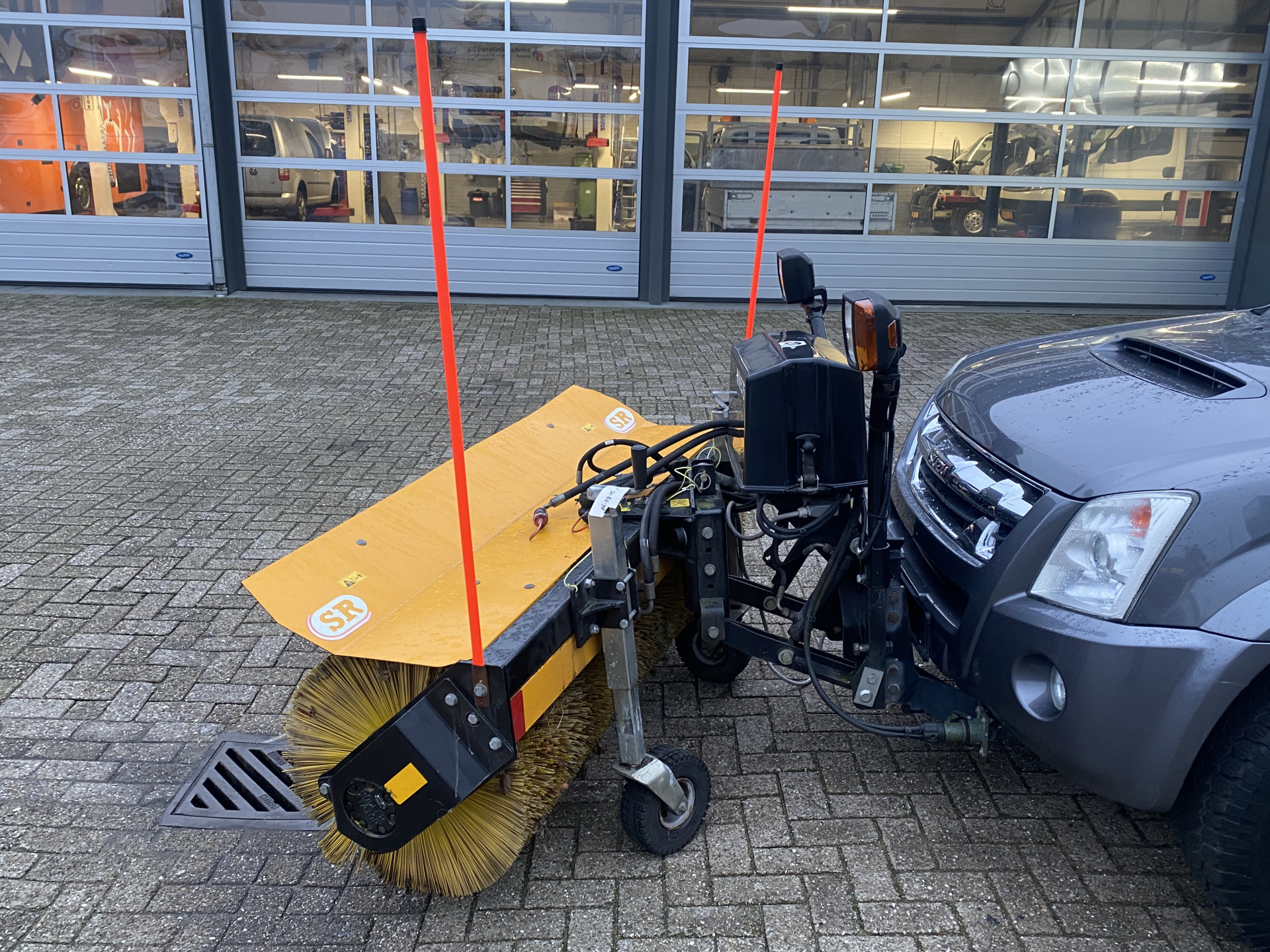 Hoofdafbeelding NIDO Rolbezem Sneeuwbezem