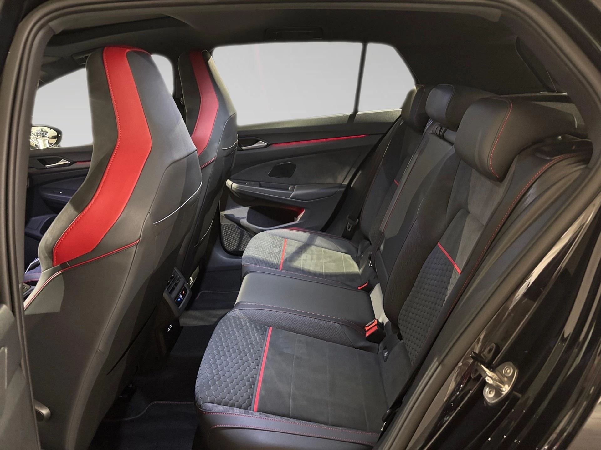 Volkswagen-Golf-image-10