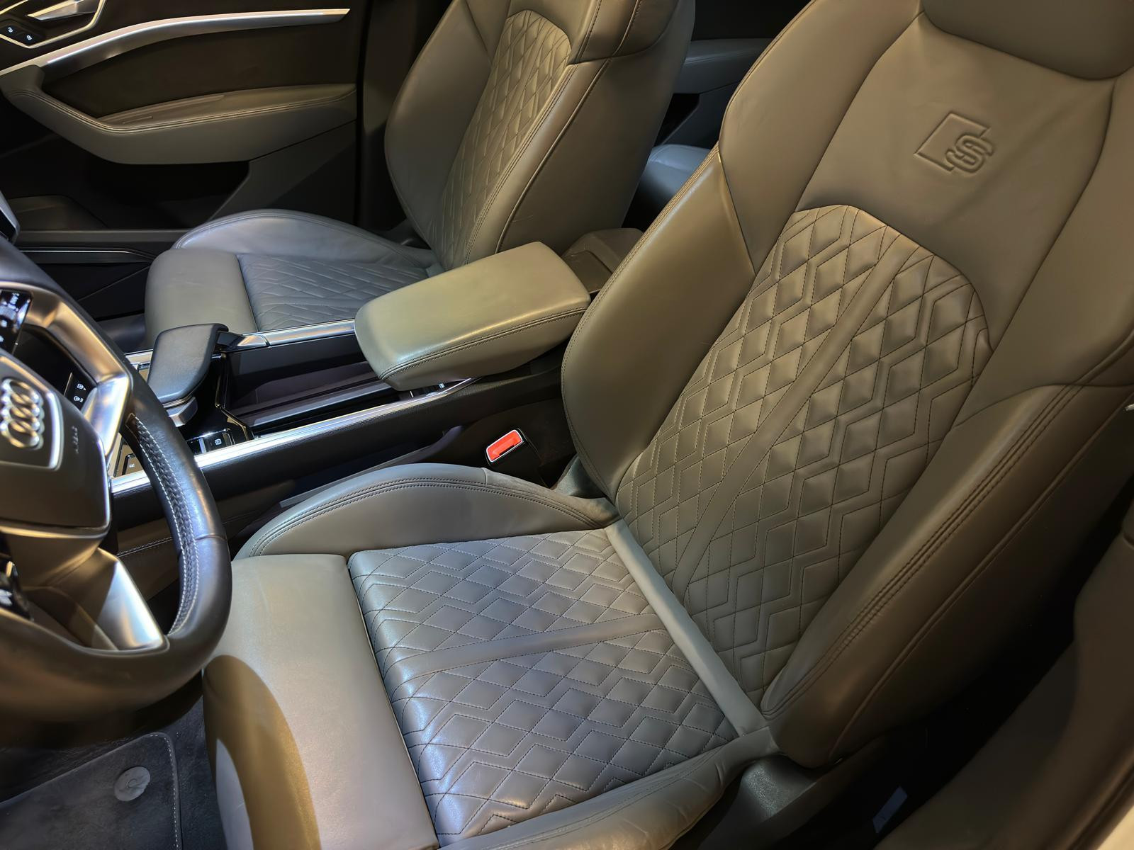 Hoofdafbeelding Audi e-tron