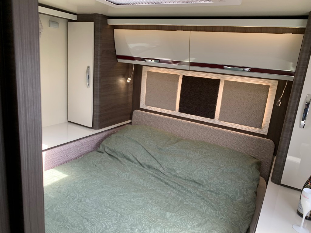 Hoofdafbeelding McLouis Carat 480g Queensbed Hefbed