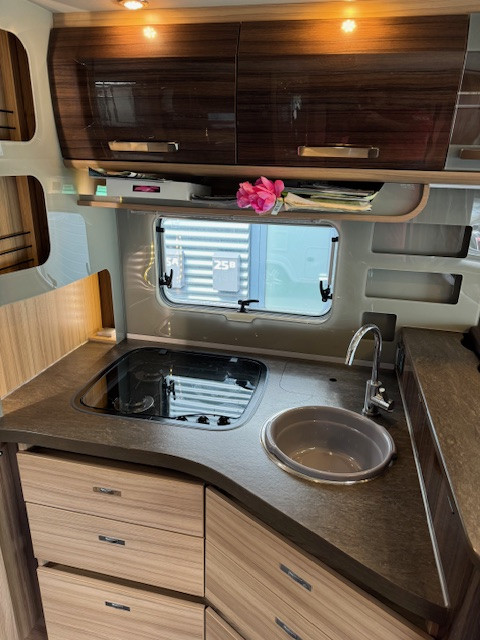 Hoofdafbeelding Knaus R03