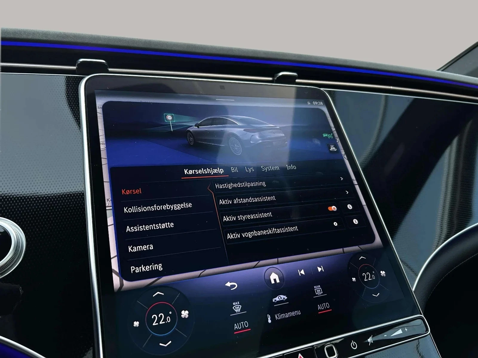 Mercedes-Benz-EQS-image-20