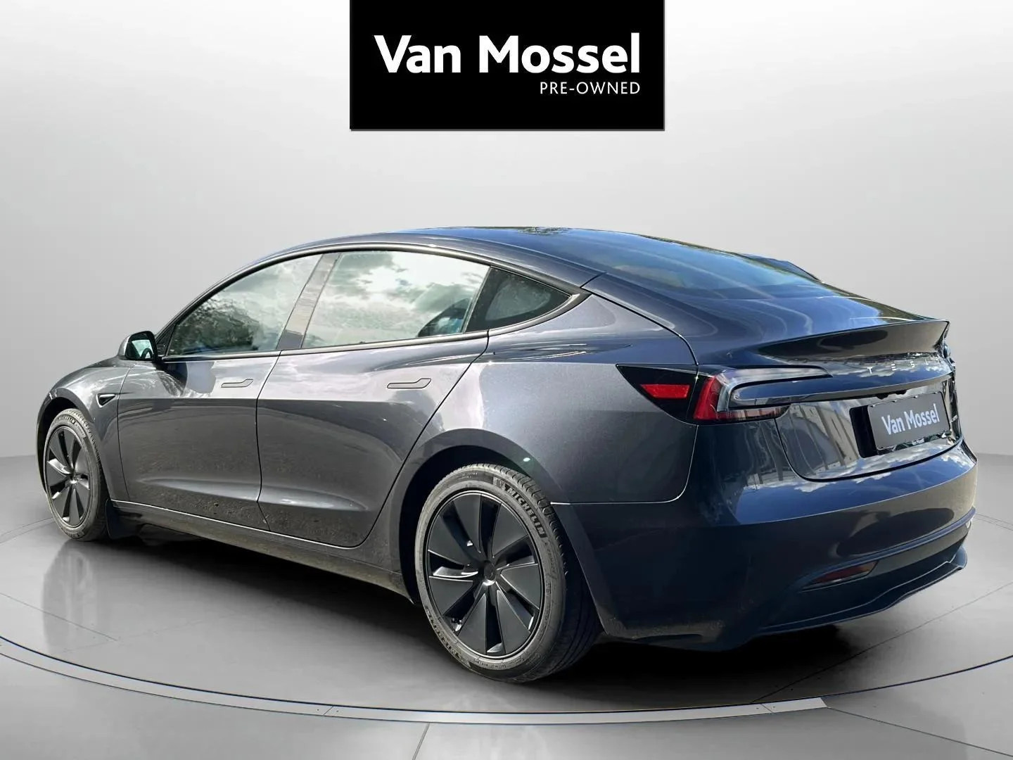 Tesla-Model 3-image-6