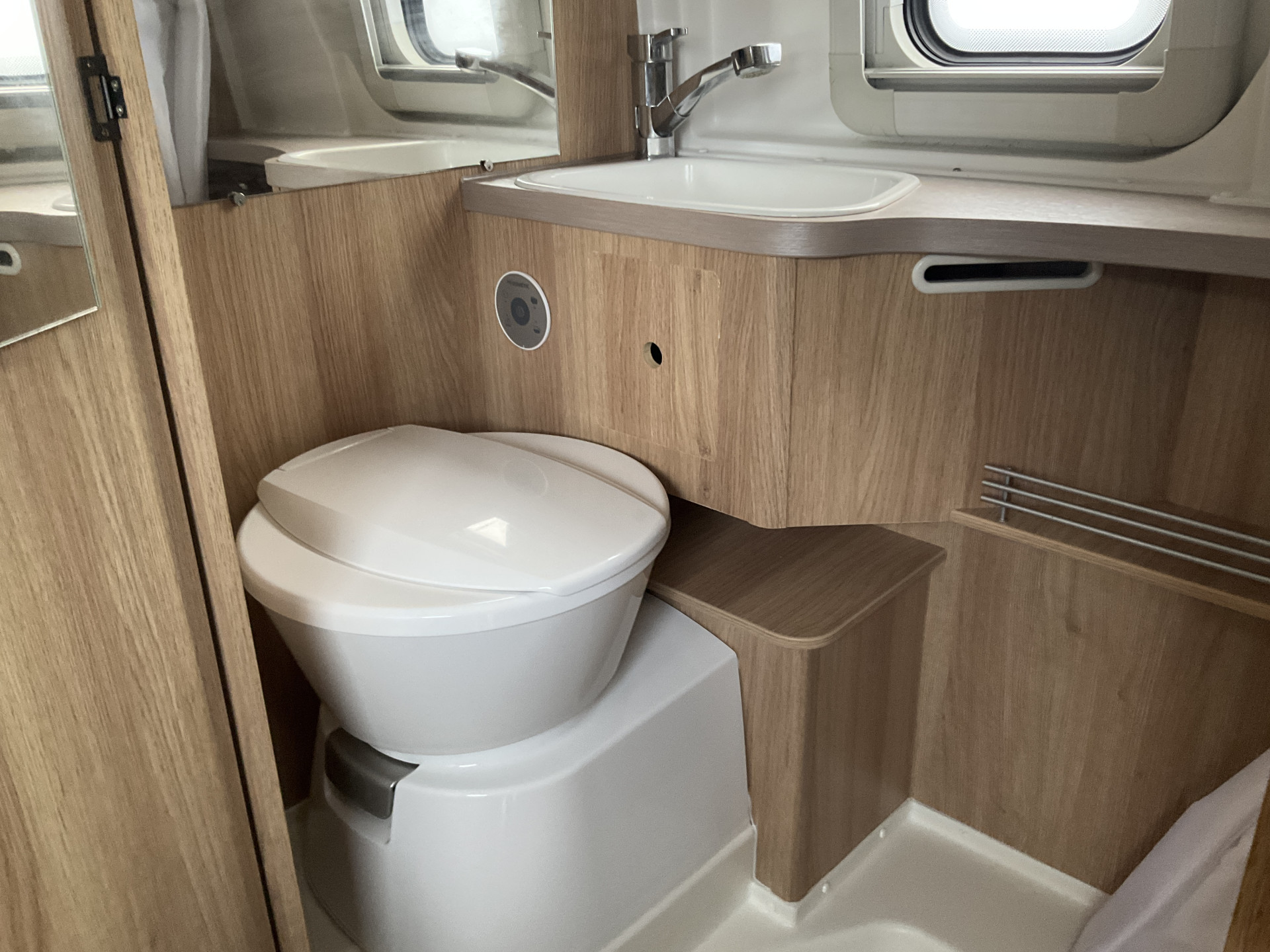 Hoofdafbeelding Knaus R07