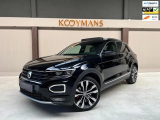 Hoofdafbeelding Volkswagen T-Roc Volkswagen T-Roc 1.5 TSI Sport Business R SPORTLINE/PANO/CRUISE/LANEASSIST/VIRTUAL/CAMERA/CARPLAY/NIEUWSTAAT!