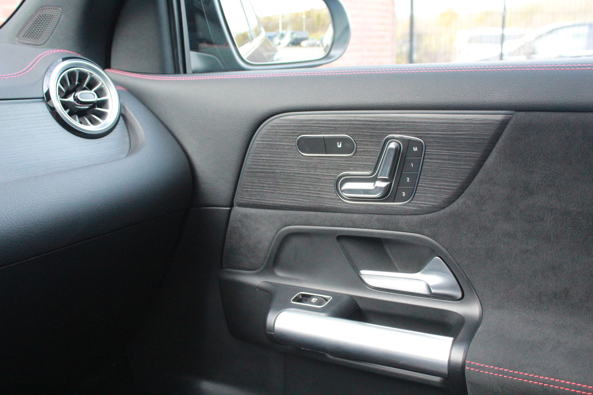 Hoofdafbeelding Mercedes-Benz EQA