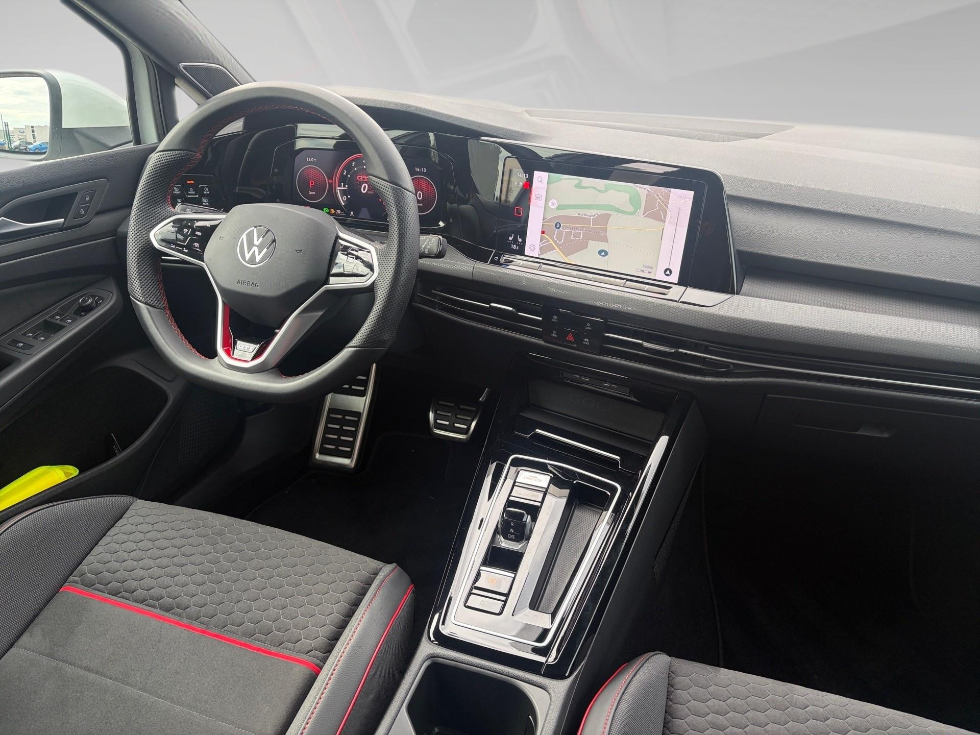 Volkswagen-Golf-image-5