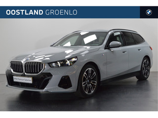 BMW 5 Serie Touring 520d M Sport Automaat / Trekhaak / Comfort Access / Adaptieve LED / Parking Assistant Plus / M Sportonderstel / Stuurverwarming