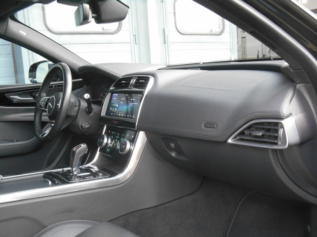 Hoofdafbeelding Jaguar XE